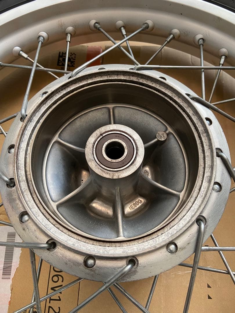 SR400 リアホイール　ベアリング新品