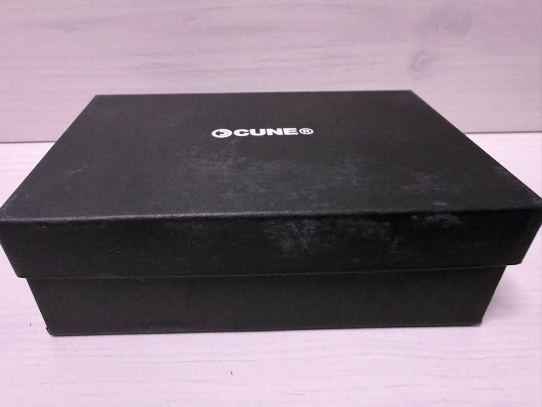 CUNE 二つ折り財布