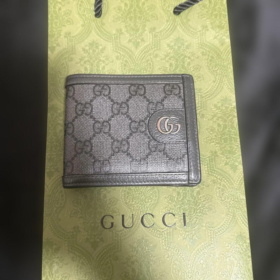 り*ょ様 GUCCI グレー レザー 二つ折り財布