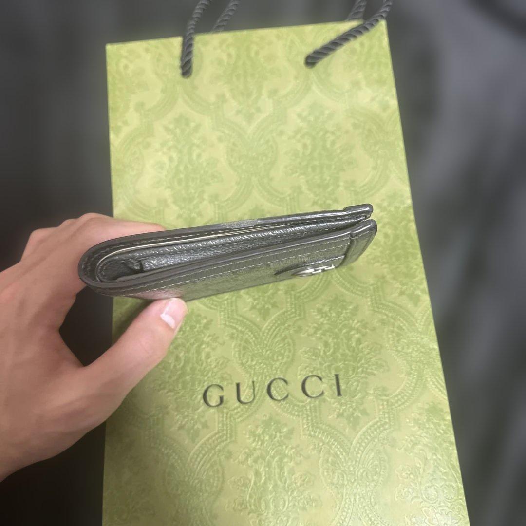 り*ょ様 GUCCI グレー レザー 二つ折り財布