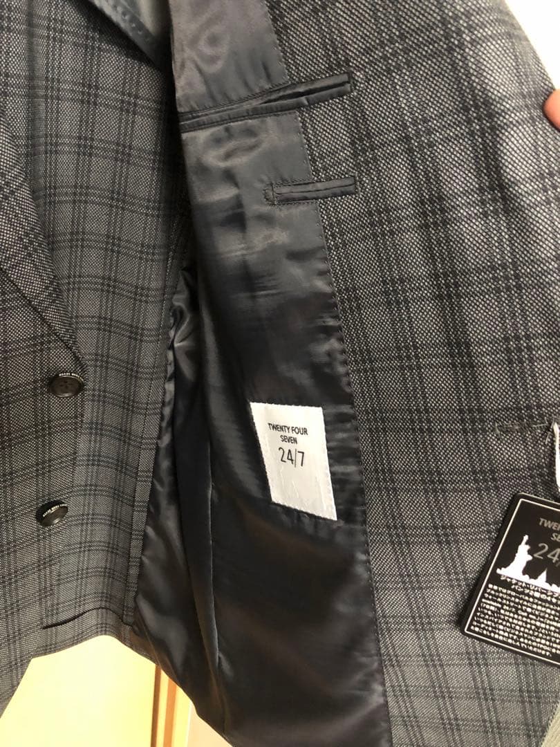 ☆トゥエンティフォーセブン　スーツAB7未使用品☆