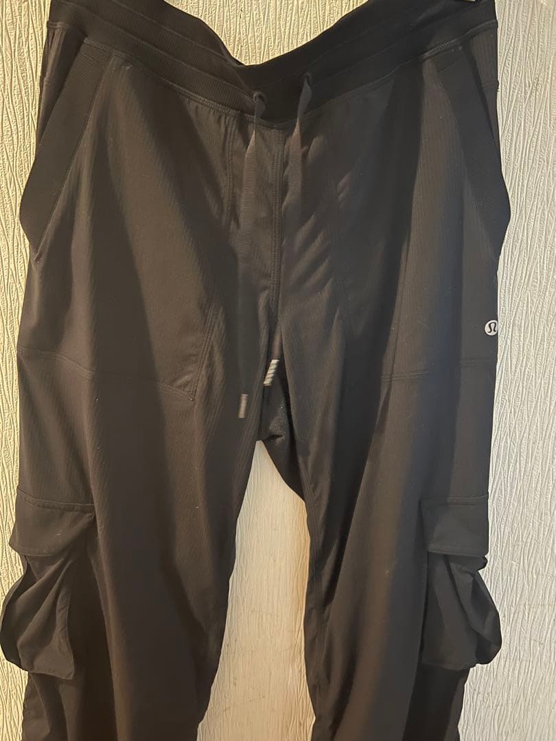 ブラックカーゴパンツ サイドポケット付き