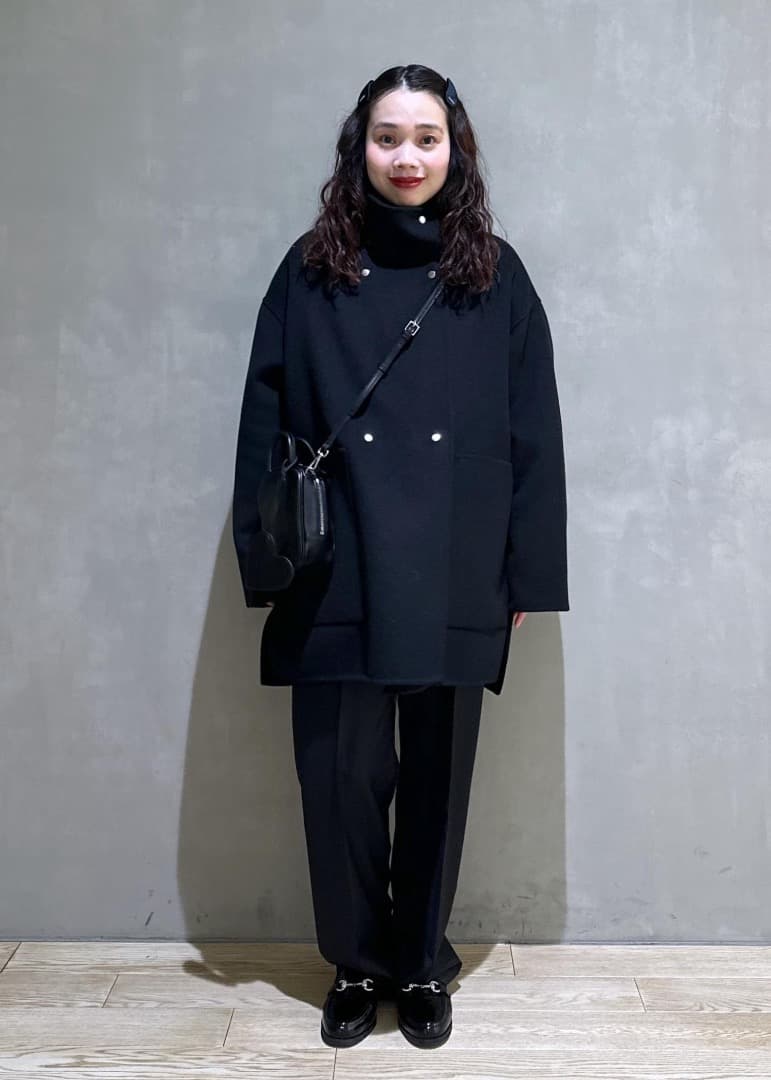 アダムへロペ　2024スタンドカラーハーフリバーコート