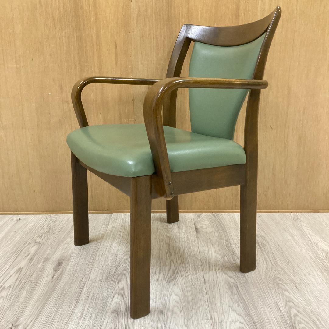 【飛騨産業】キツツキ　アームチェア　ダイニングチェア　革　C