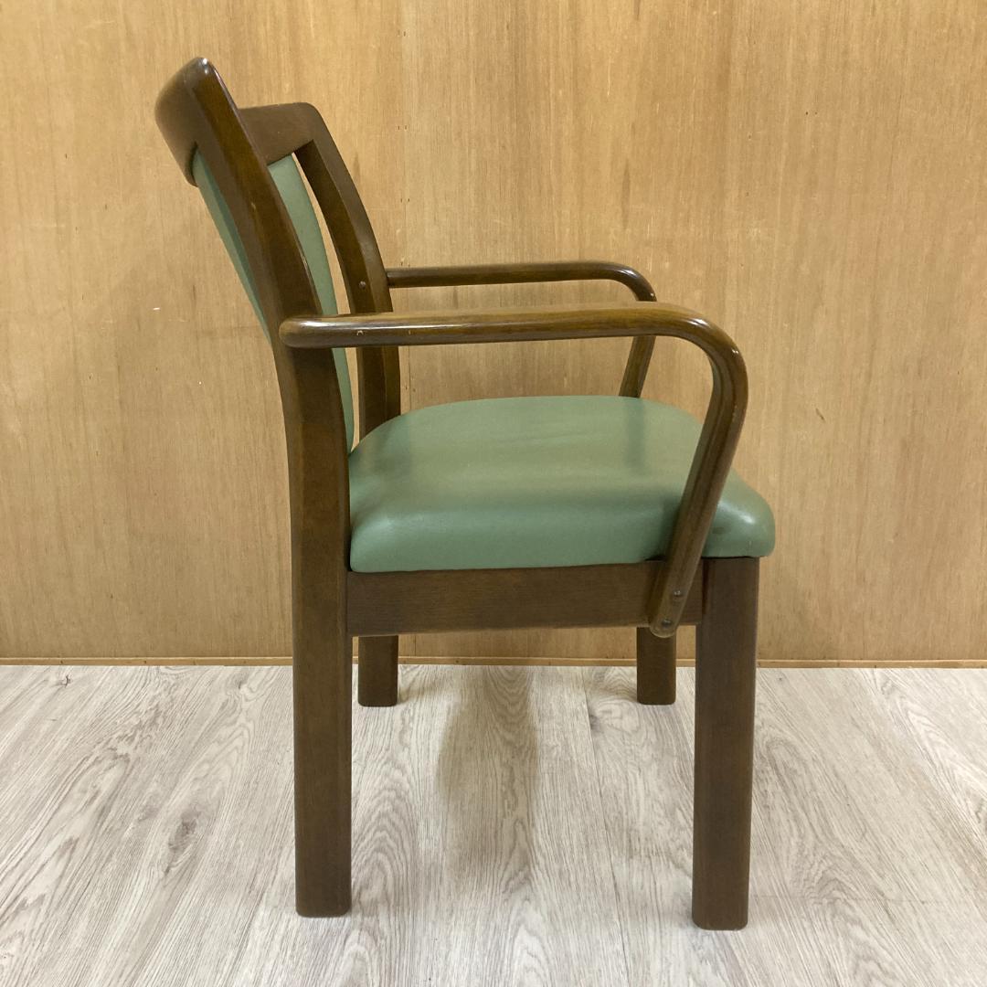 【飛騨産業】キツツキ　アームチェア　ダイニングチェア　革　C