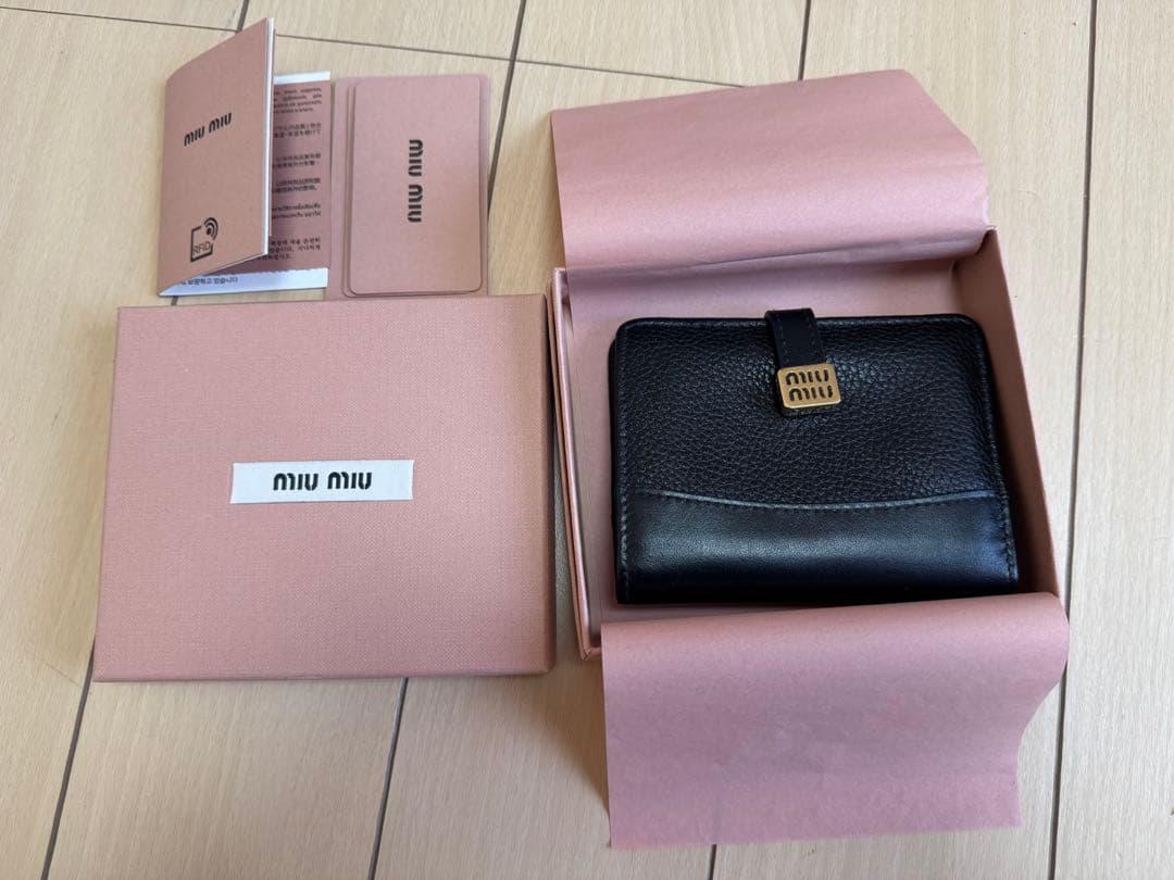 MIU MIU ブラック 2つ折り財布