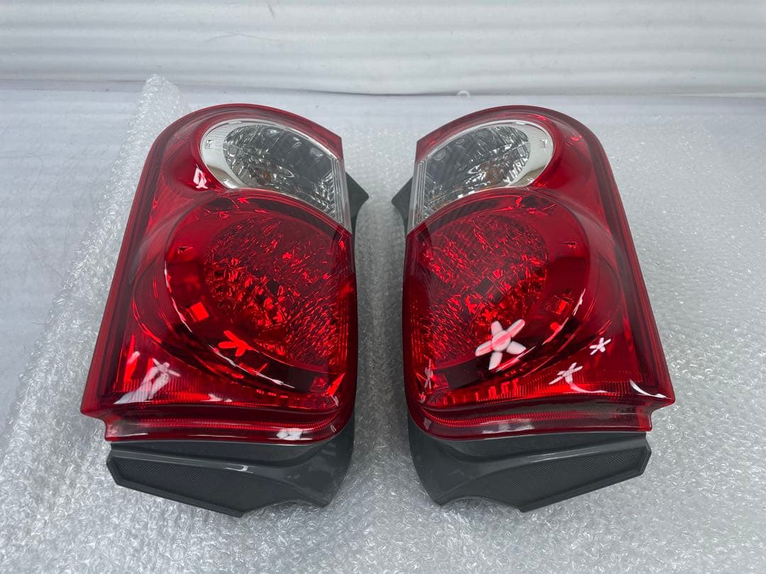 トヨタ ルミオン NZE151N 前期型 テールライト　スタンレー12-541