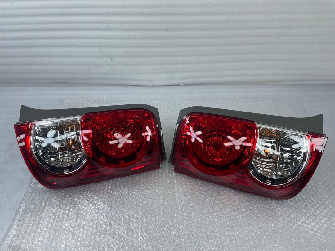 トヨタ ルミオン NZE151N 前期型 テールライト　スタンレー12-541