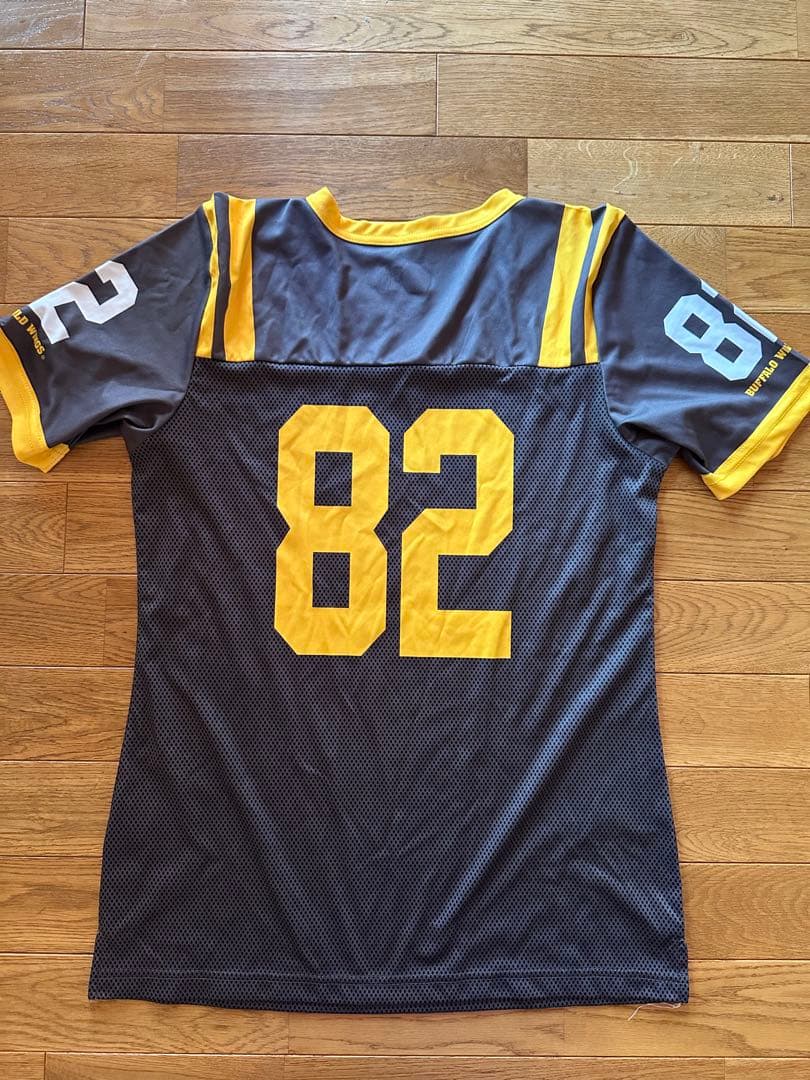 BUFFALO WILD WINGS アメリカンフットボールシャツ 82