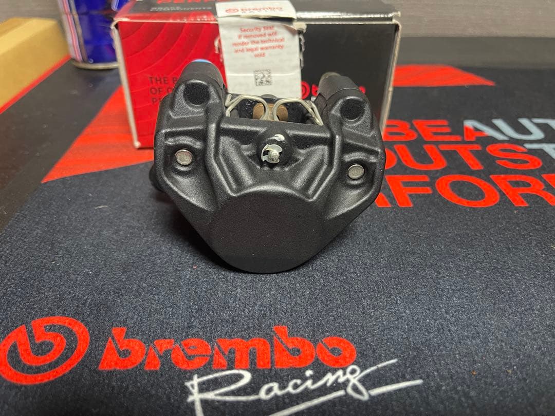 Brembo ブレーキキャリパー 新品 黒　84mm