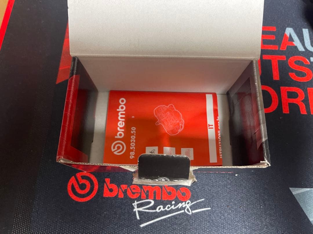 Brembo ブレーキキャリパー 新品 黒　84mm
