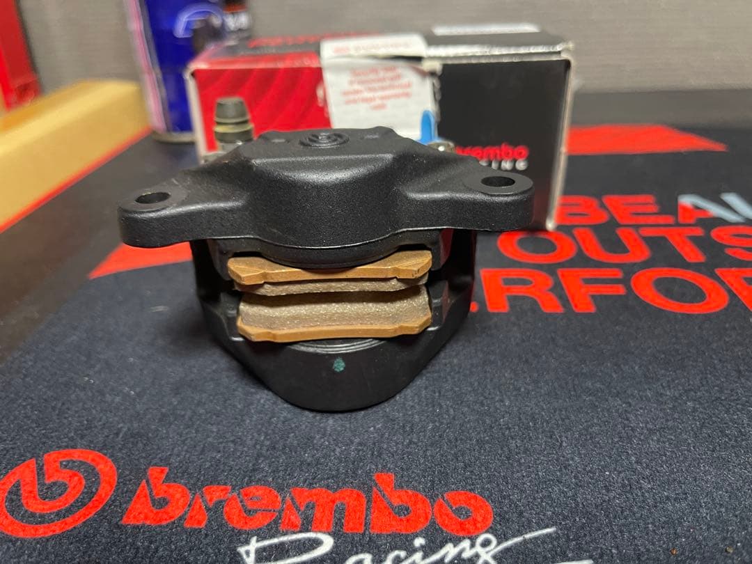 Brembo ブレーキキャリパー 新品 黒　84mm