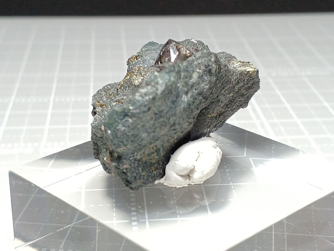 たーさん　ダイヤモンド　キンバーライト　原石　接着標本　鉱物標本