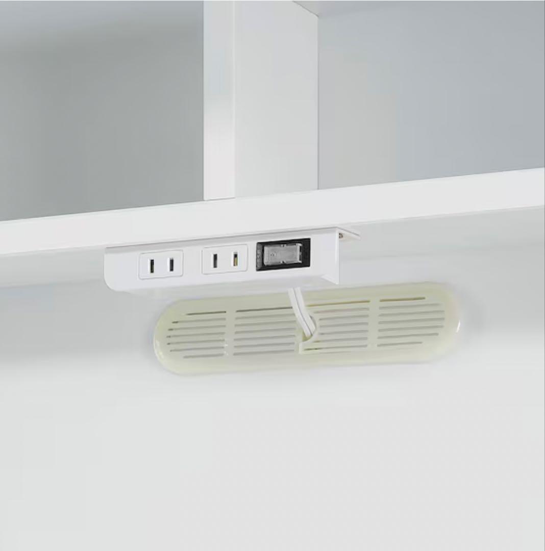 鏡面仕様のキッチンボード引戸タイプ(幅159.5㎝)ニトリ