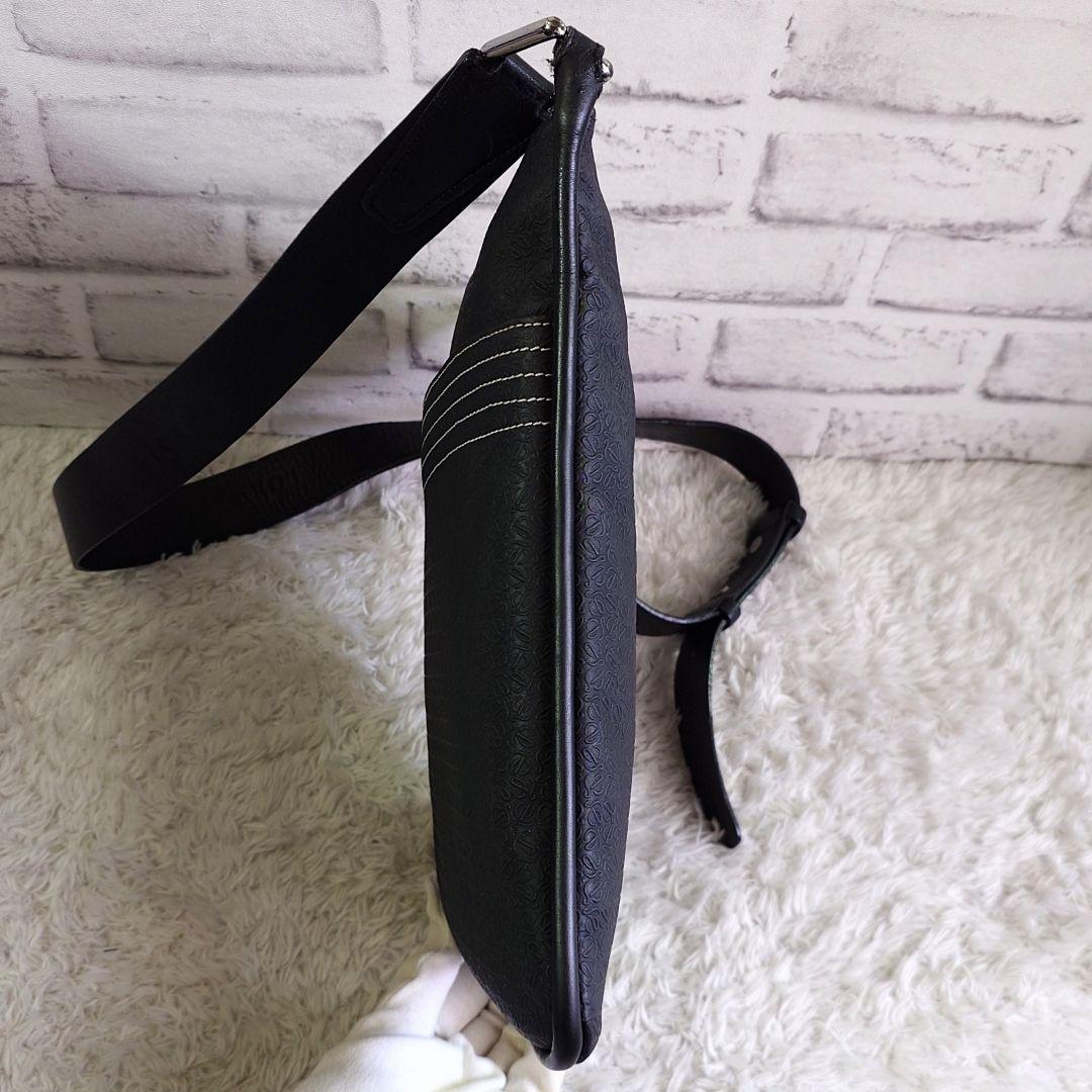 ロエベ ショルダーバッグ リピートアナグラム エンボス PVC 斜め掛け 黒