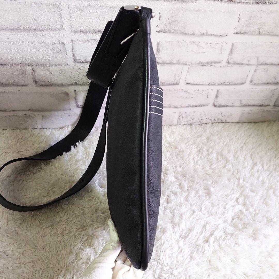 ロエベ ショルダーバッグ リピートアナグラム エンボス PVC 斜め掛け 黒