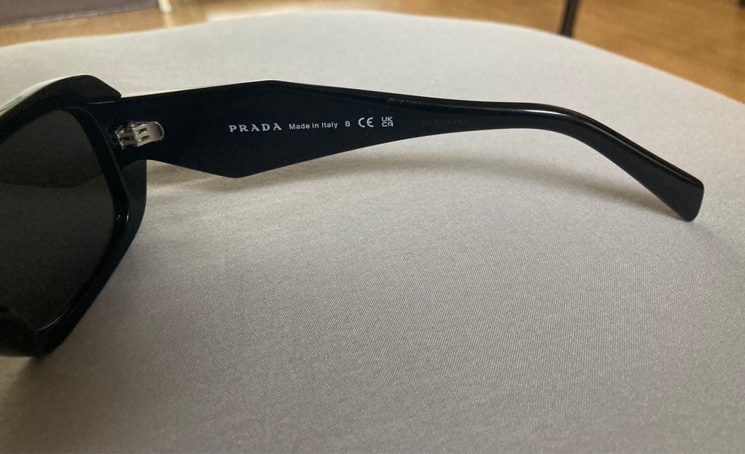 PRADA 六角形 ブラックサングラス