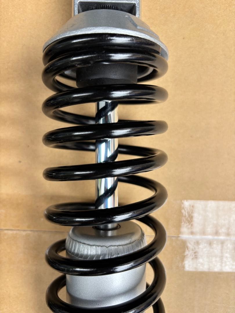 KYB TGS325 リアショック　リアサス