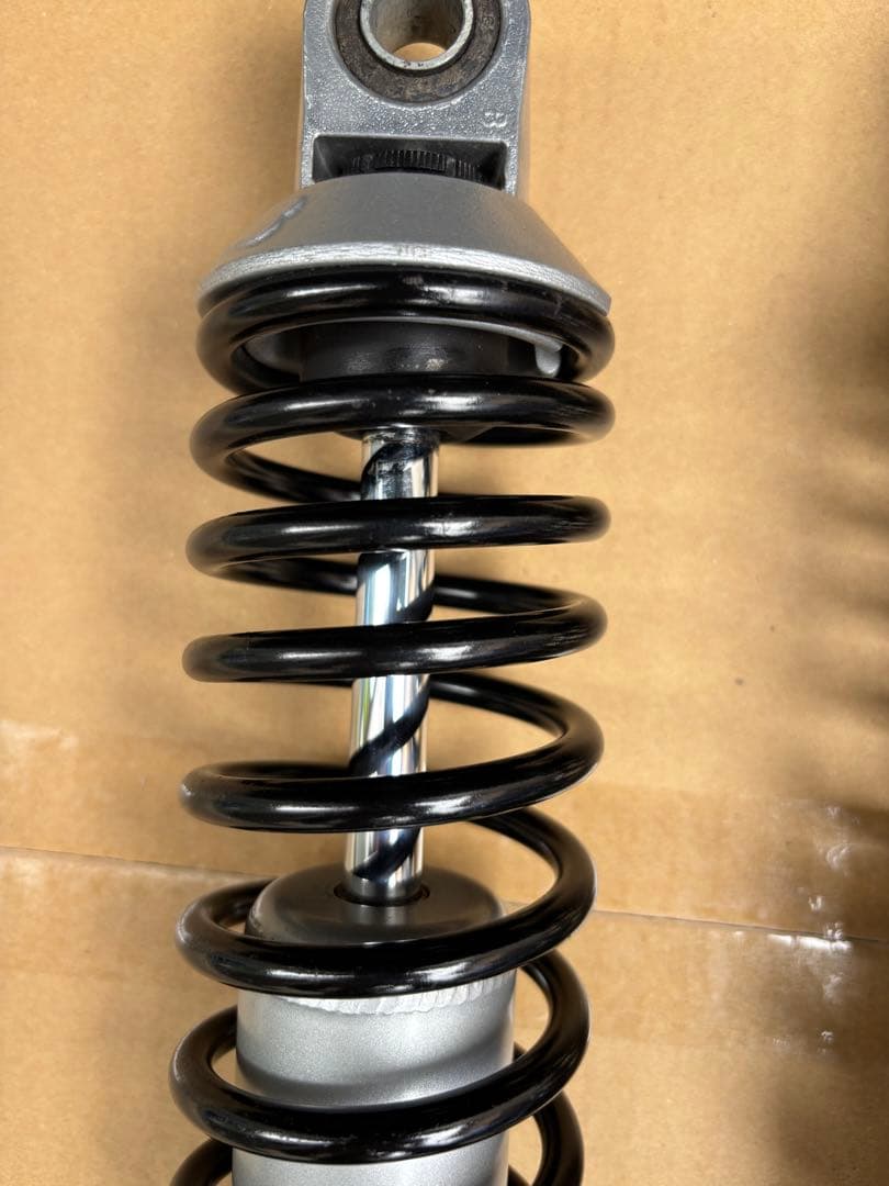 KYB TGS325 リアショック　リアサス