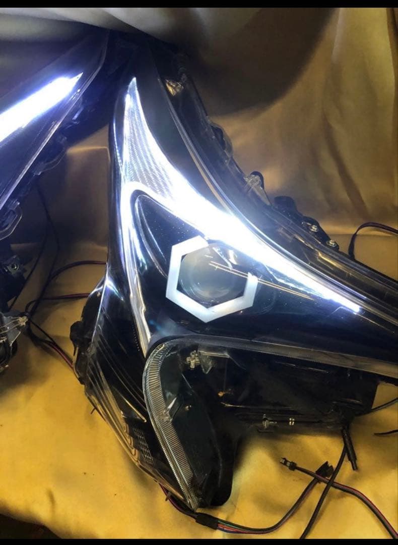 プリウス50 前期　3眼赤青紫　六角リング　ポジ青⇔白　ウィポジ青　レクサスBL