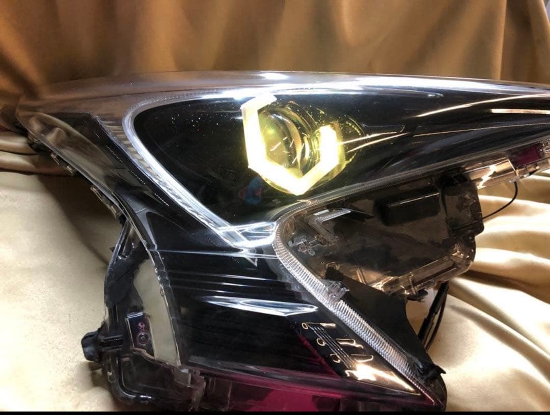 プリウス50 前期　3眼赤青紫　六角リング　ポジ青⇔白　ウィポジ青　レクサスBL