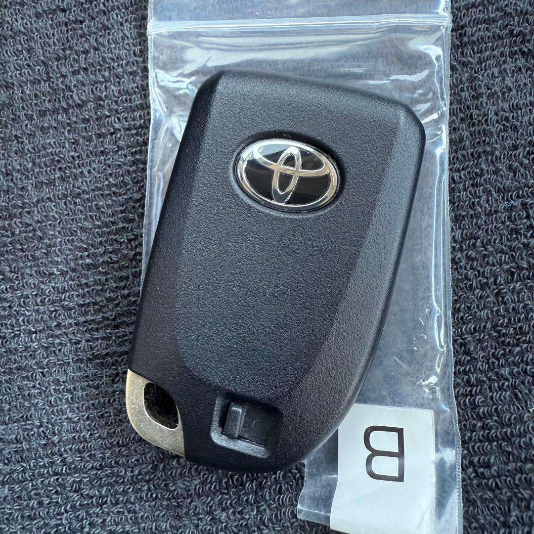 TOYOTA ハイエース スマートキー 極美品