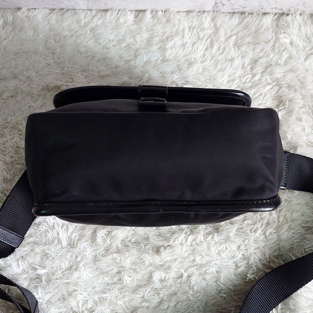 美品 プラダ ショルダーバッグ クロスボディ 三角ロゴ ナイロン サフィアーノ