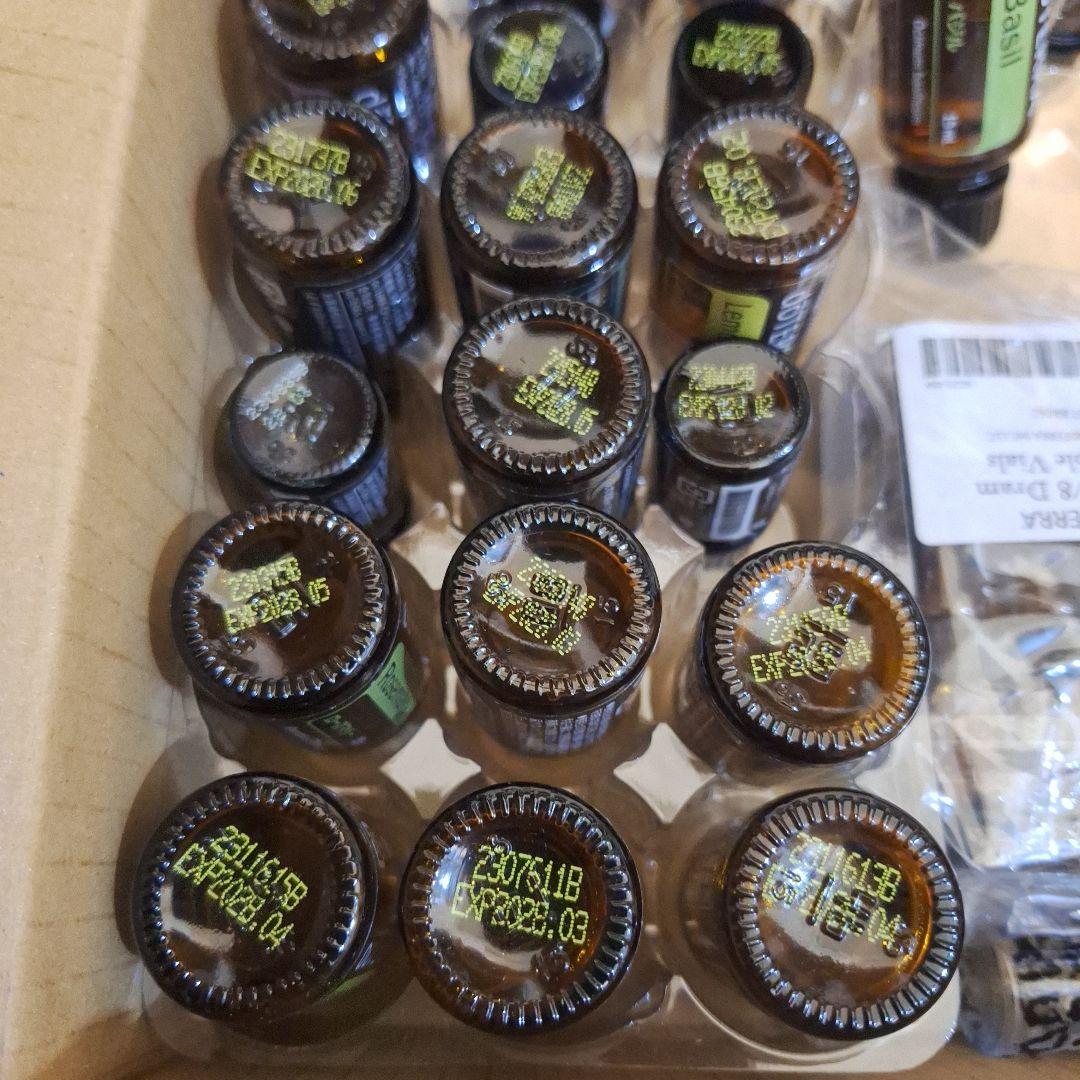 doTERRA エッセンシャルオイルセット 25本以上 ケース付き