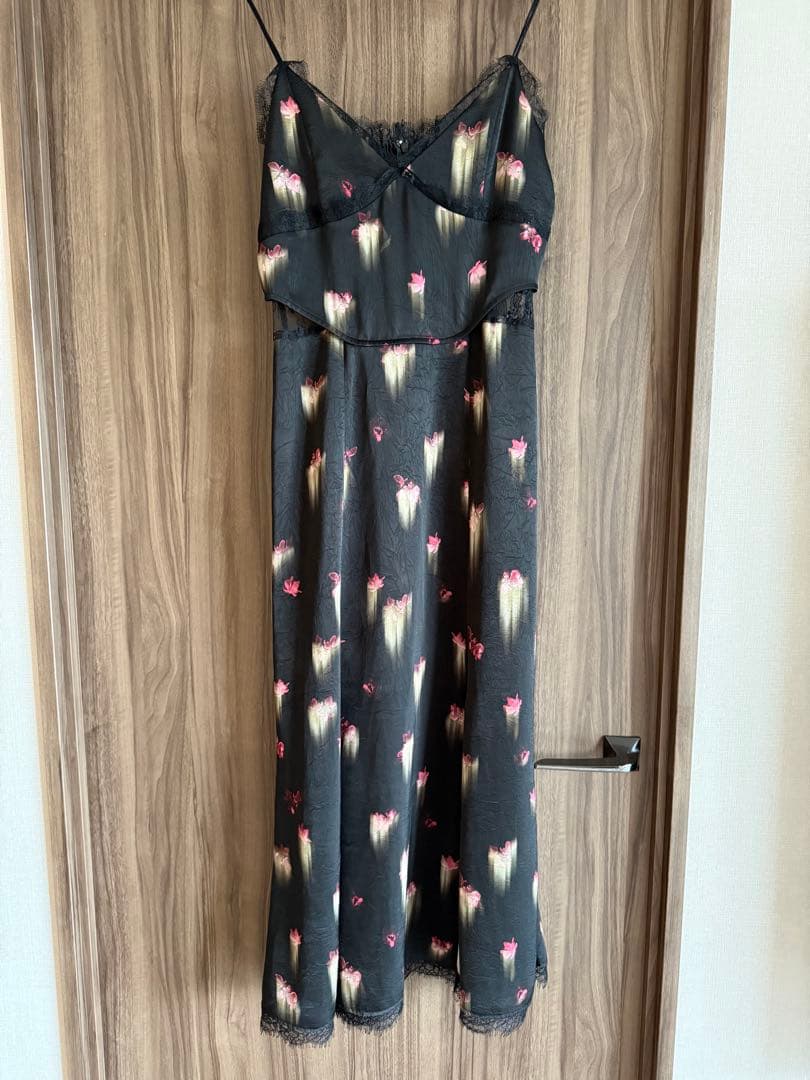 【ne.ru.ru.】AMERI CLARASATINCAMI DRESS