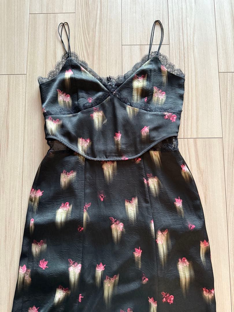 【ne.ru.ru.】AMERI CLARASATINCAMI DRESS