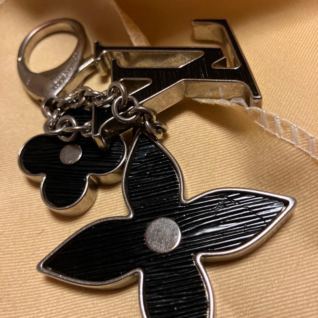 Louis Vuitton ロゴチャーム ブラック シルバー