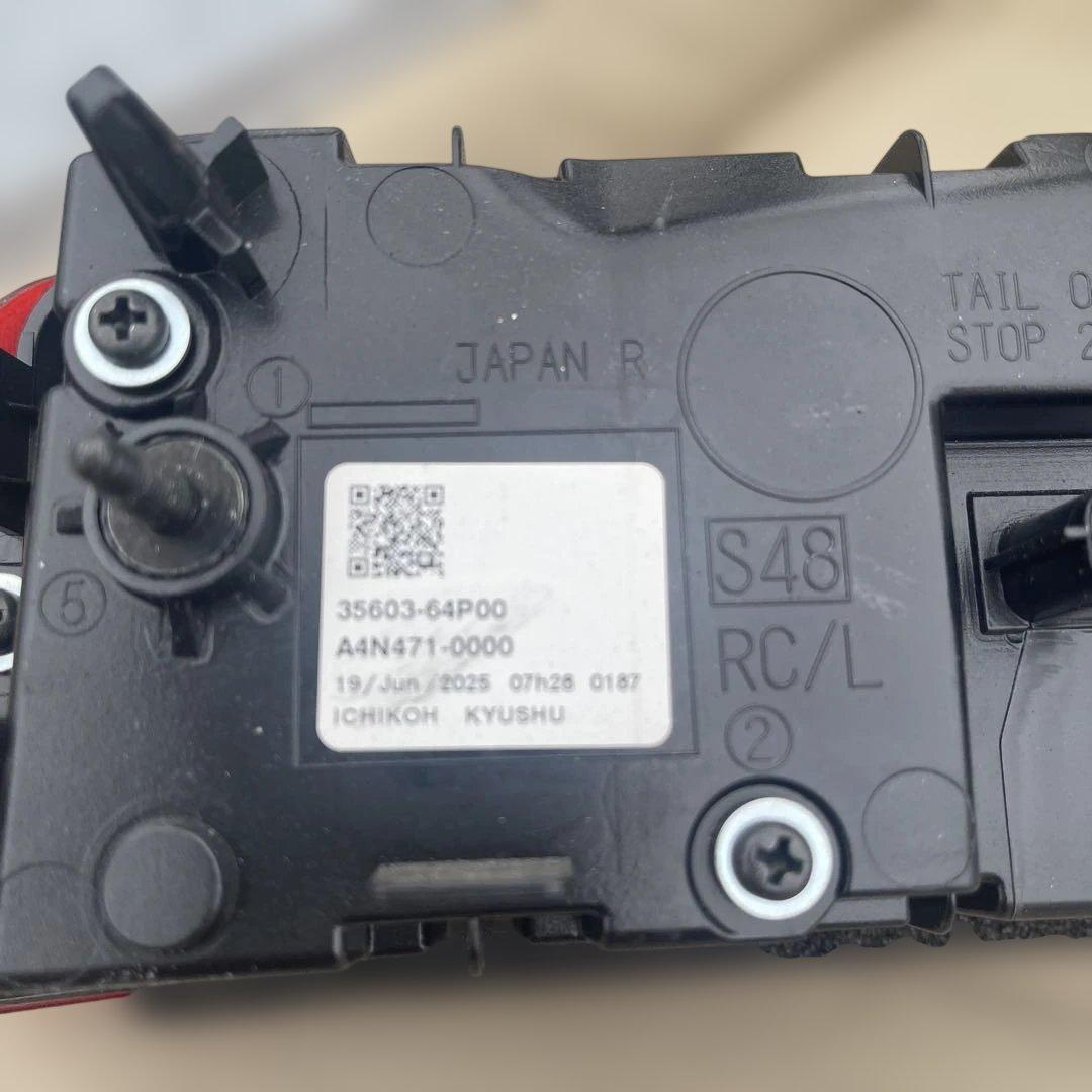DA17Wエブリィ右中古テールランプ35650-64P00