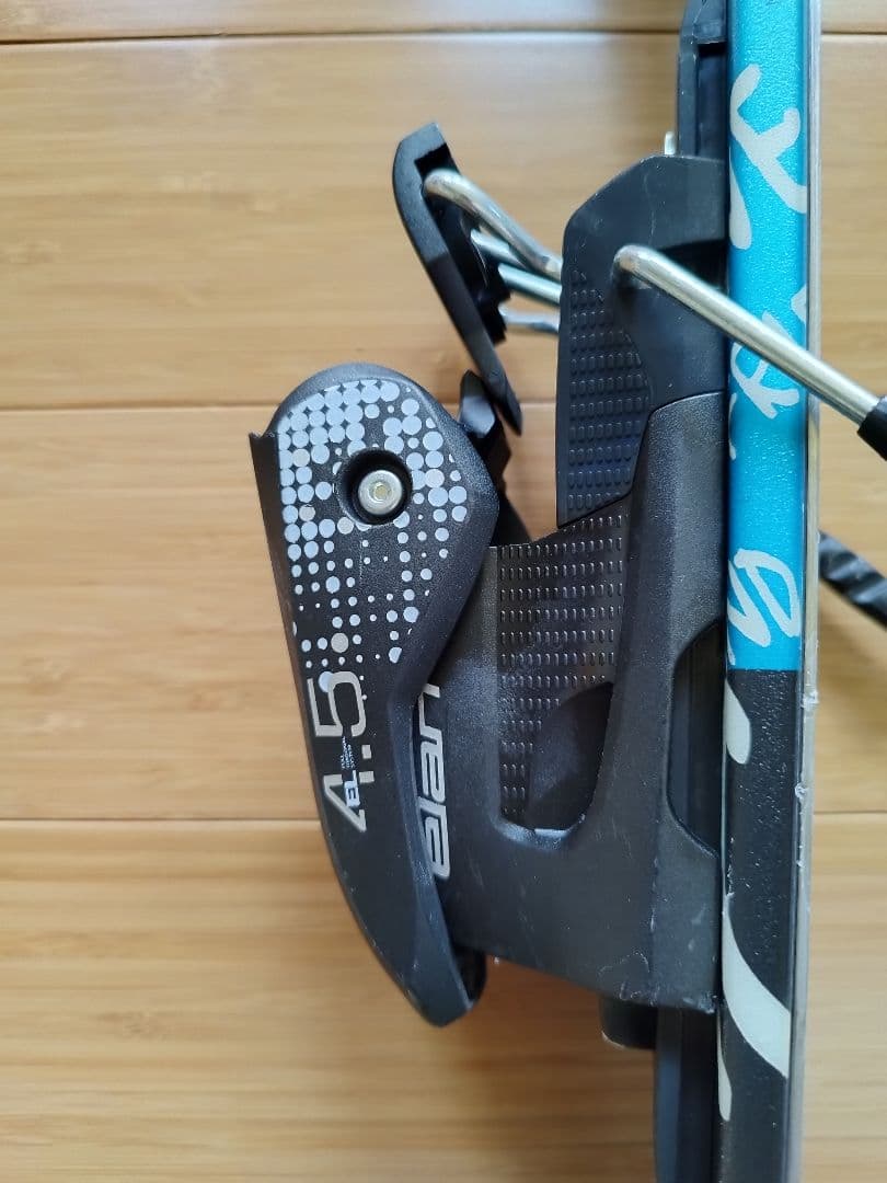 ELAN スキー板 130cm、ストック付