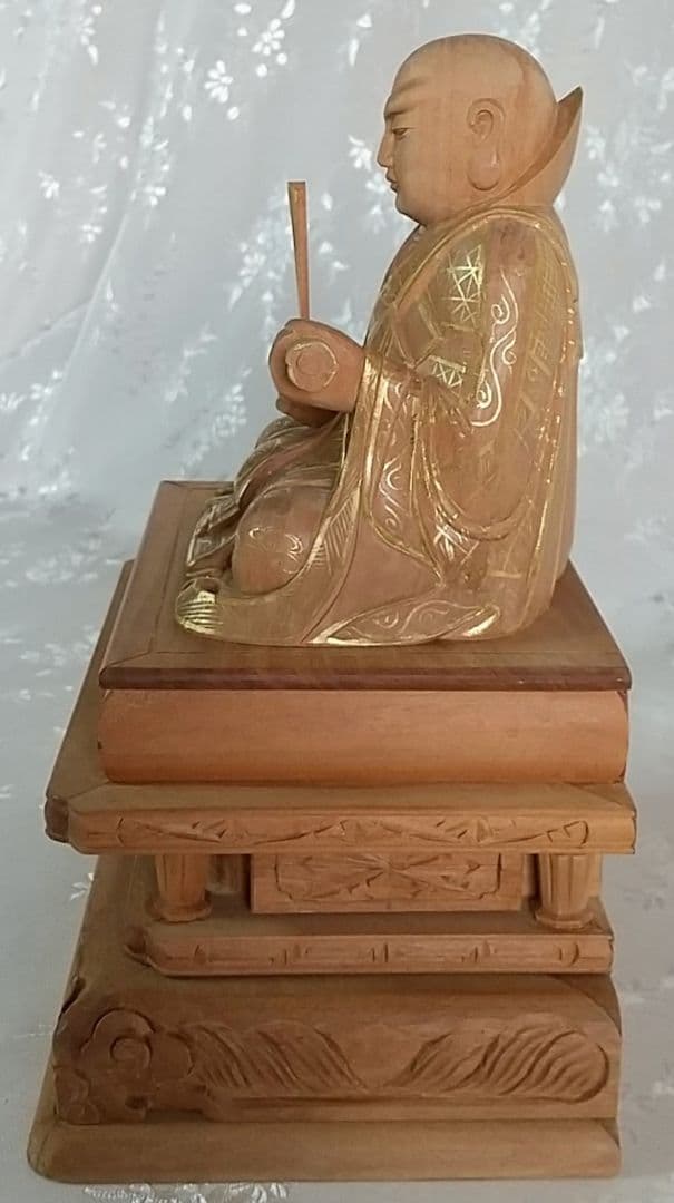 日蓮聖人坐像 2.5寸#080 金彩有り ◆白檀 木彫 仏像