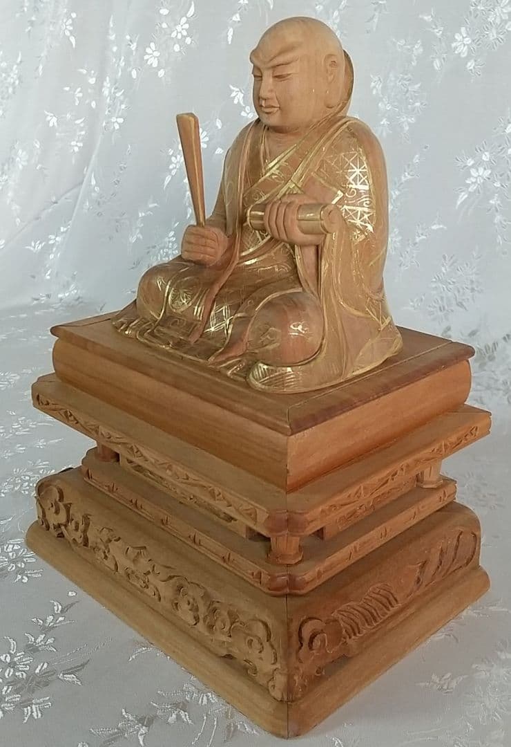 日蓮聖人坐像 2.5寸#080 金彩有り ◆白檀 木彫 仏像
