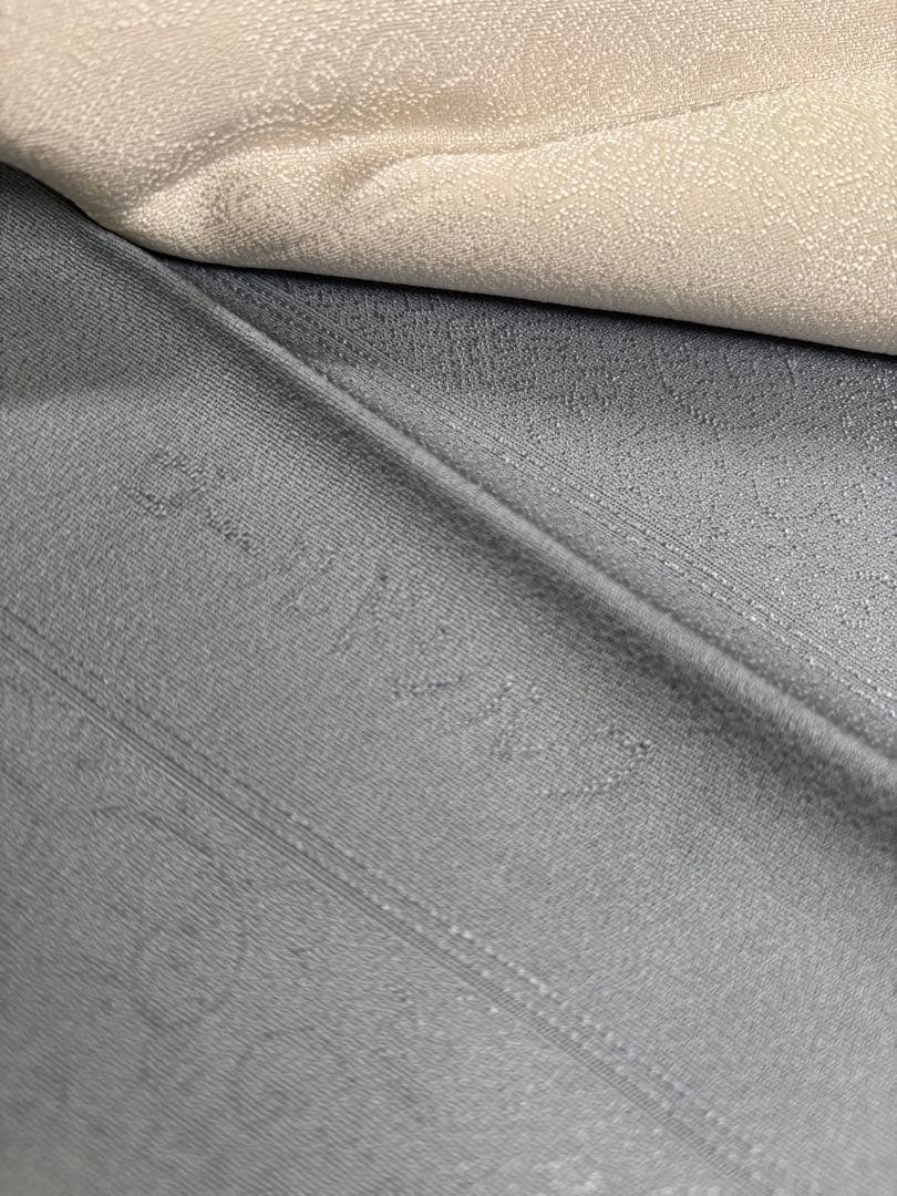 上質色無地　ゴールドシルク　ぶどう柄　一つ紋