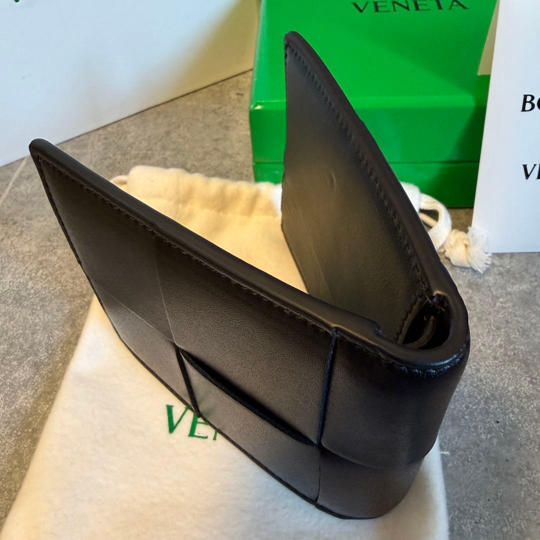 未使用品　ボッテガヴェネタ　折り財布　マキシイントレ　ブラック