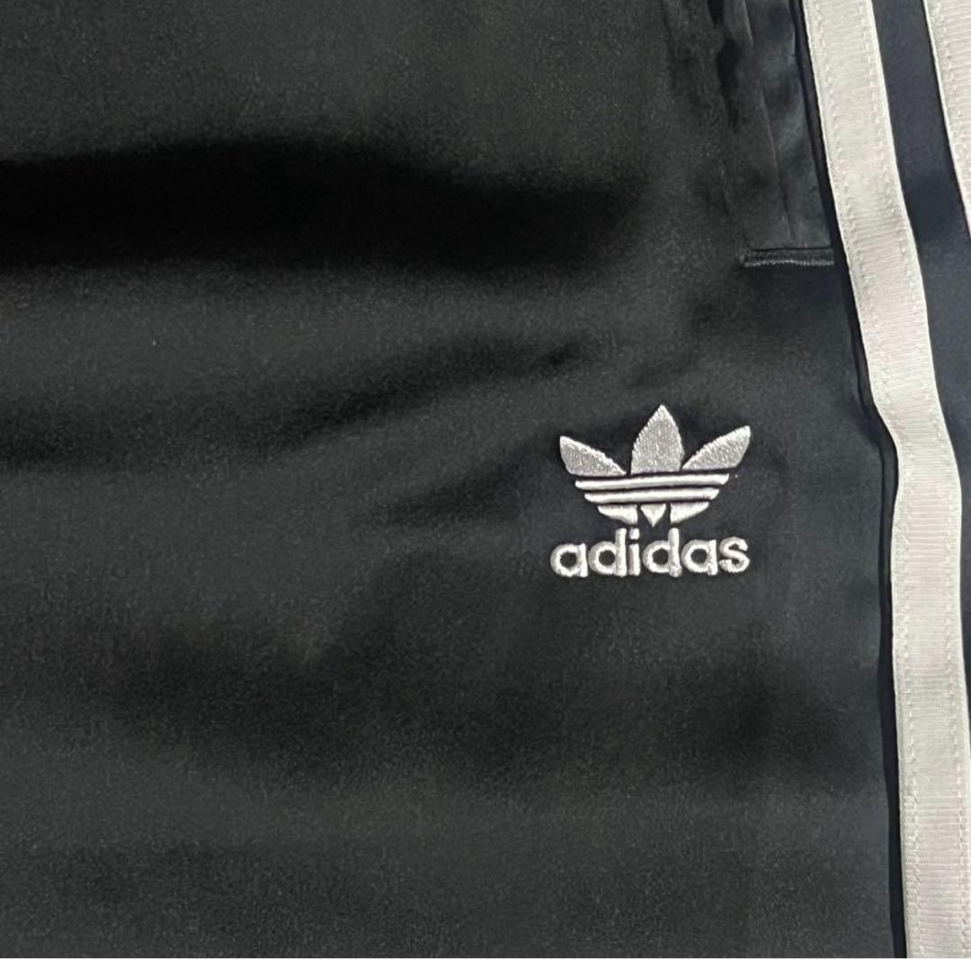 adidas サテンワイドレッグパンツ