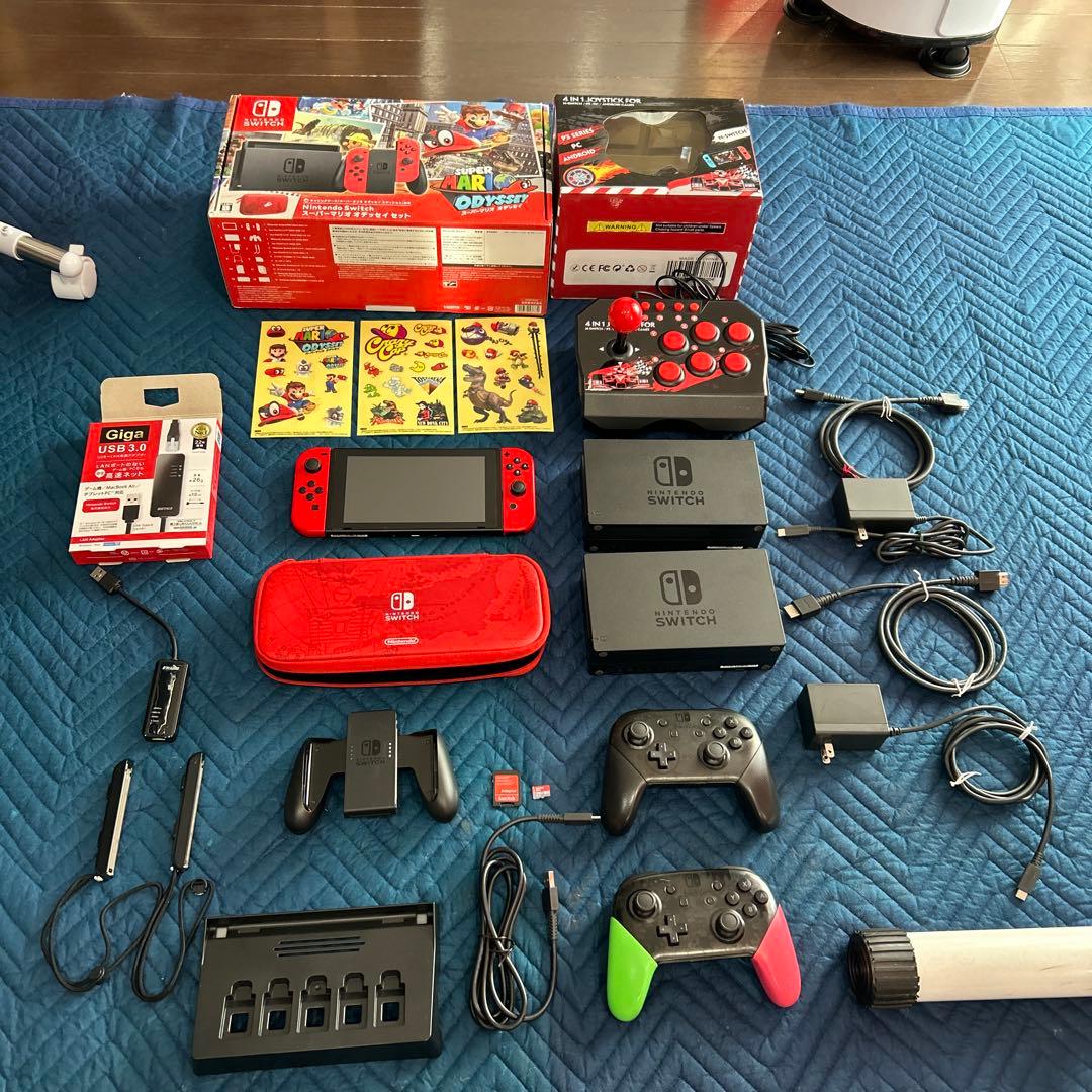 Switch本体、ドック２台 マイクロSD 256GB、プロコン2個、ケース付