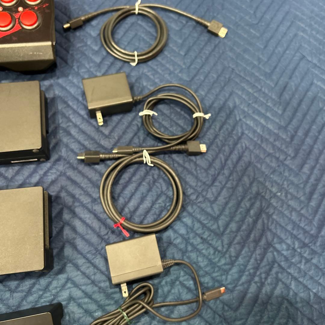 Switch本体、ドック２台 マイクロSD 256GB、プロコン2個、ケース付