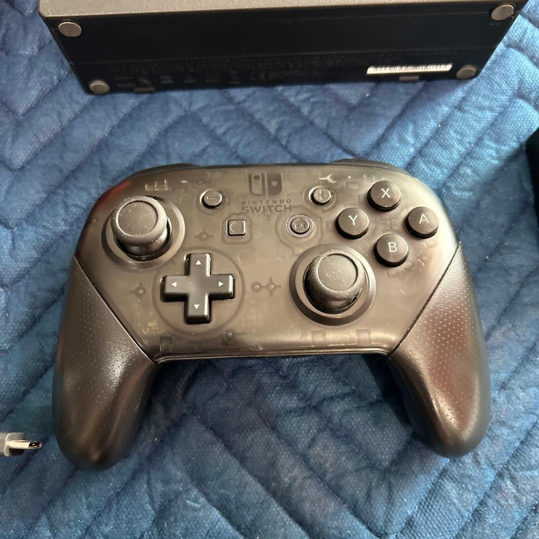 Switch本体、ドック２台 マイクロSD 256GB、プロコン2個、ケース付