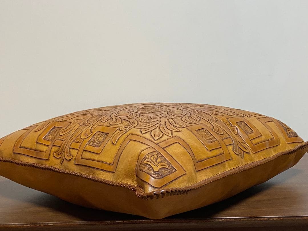 レザー 本革 カービング加工 クッション インテリア 編み込み