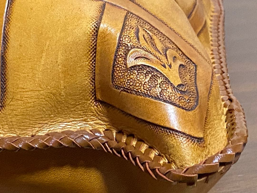 レザー 本革 カービング加工 クッション インテリア 編み込み