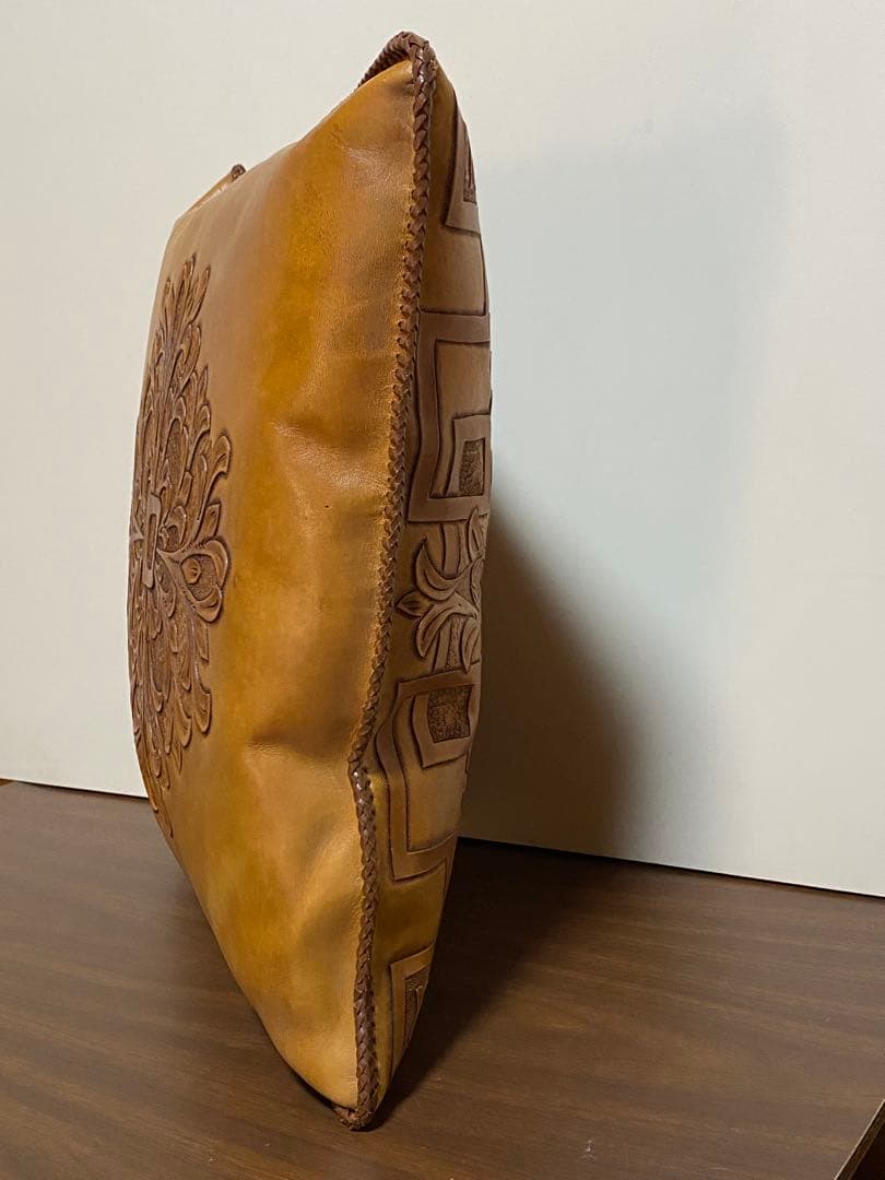 レザー 本革 カービング加工 クッション インテリア 編み込み