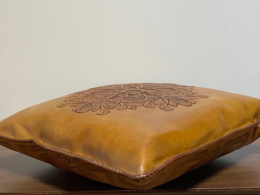 レザー 本革 カービング加工 クッション インテリア 編み込み