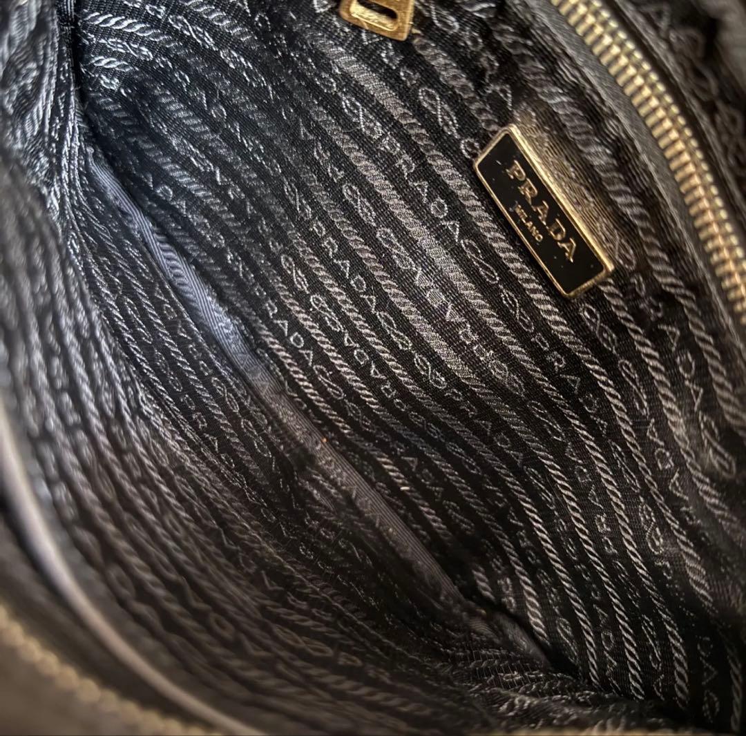 PRADA ブラック ナイロンショルダーバッグ　ゴールド