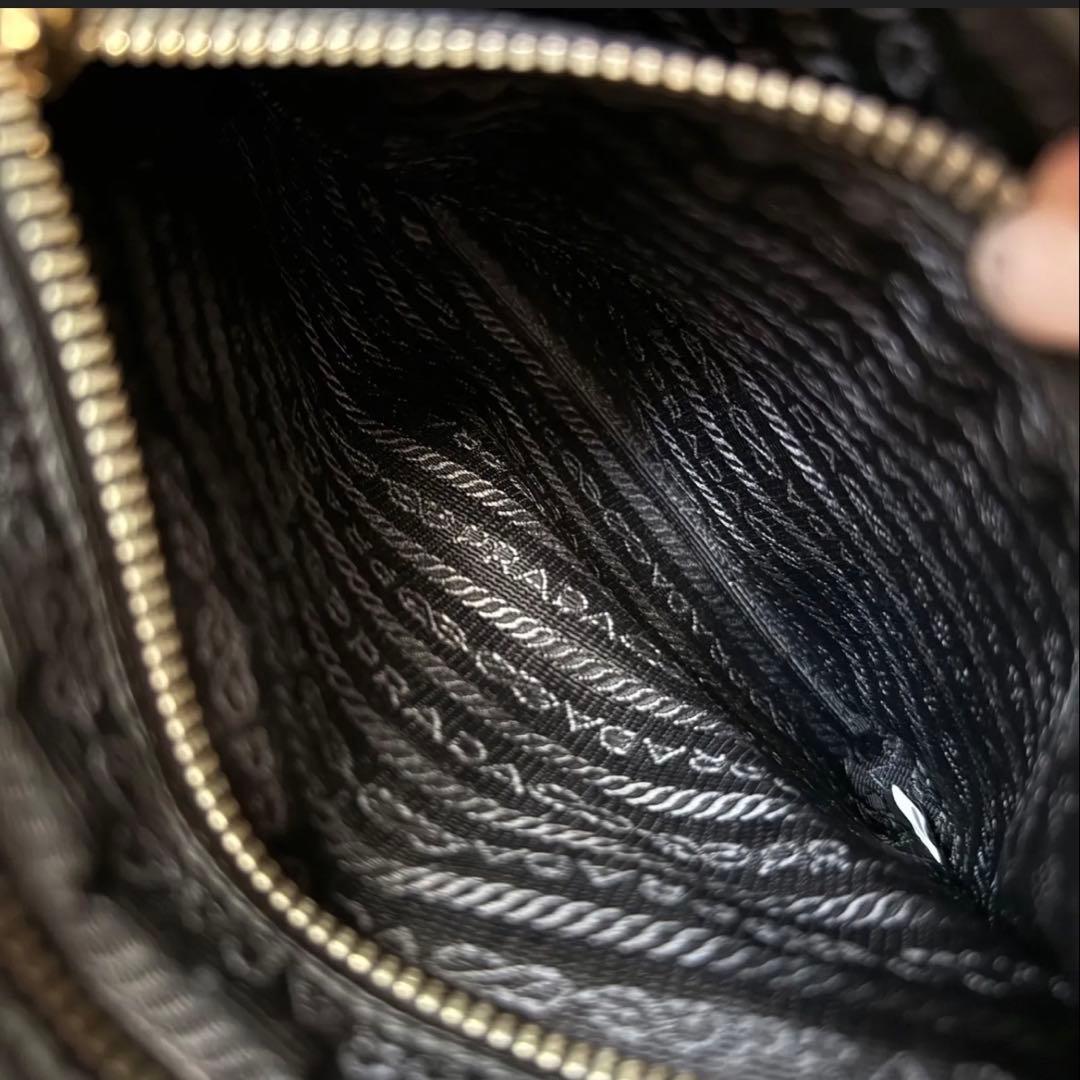 PRADA ブラック ナイロンショルダーバッグ　ゴールド