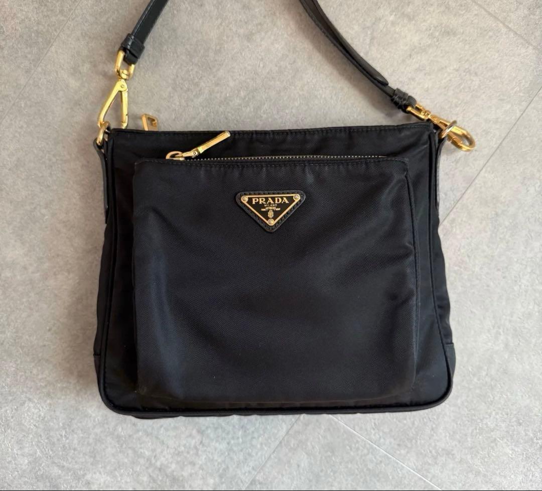 PRADA ブラック ナイロンショルダーバッグ　ゴールド