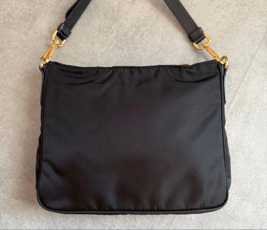PRADA ブラック ナイロンショルダーバッグ　ゴールド