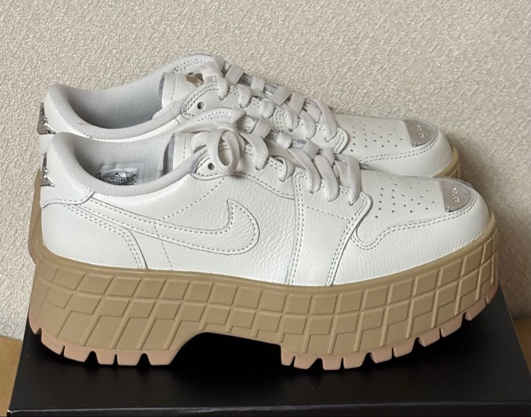新品　ナイキ エア ジョーダン1 ブルックリン ローセイル厚底 白ベージュ 新品